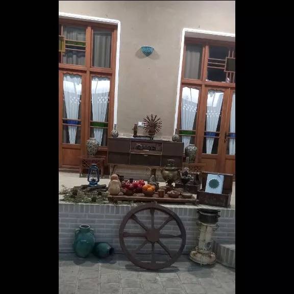 فضای رستوران و اقامتگاه خان نشین