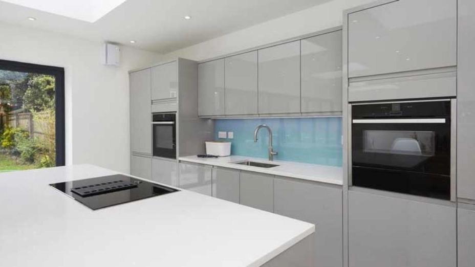 تفاوت کابینت پلی گلاس و های گلاس