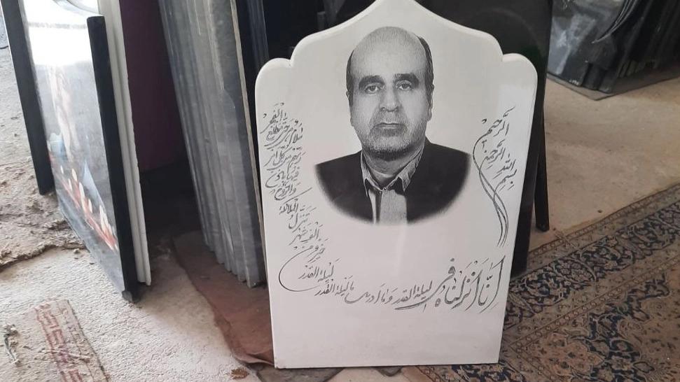 سنگ‌ تراشی و فروش سنگ مزار در پاکدشت