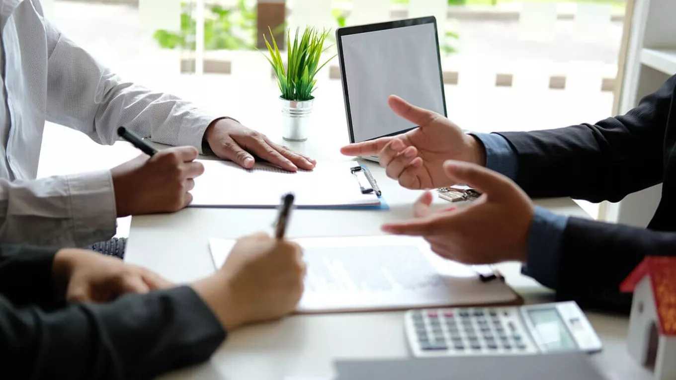 عدم داشتن مشاور املاک در معاملات ملکی