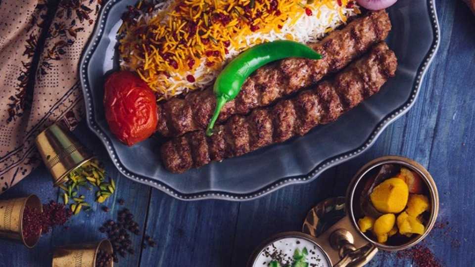 باغ رستوران سنتی پدر سالار در خمینی شهر اصفهان