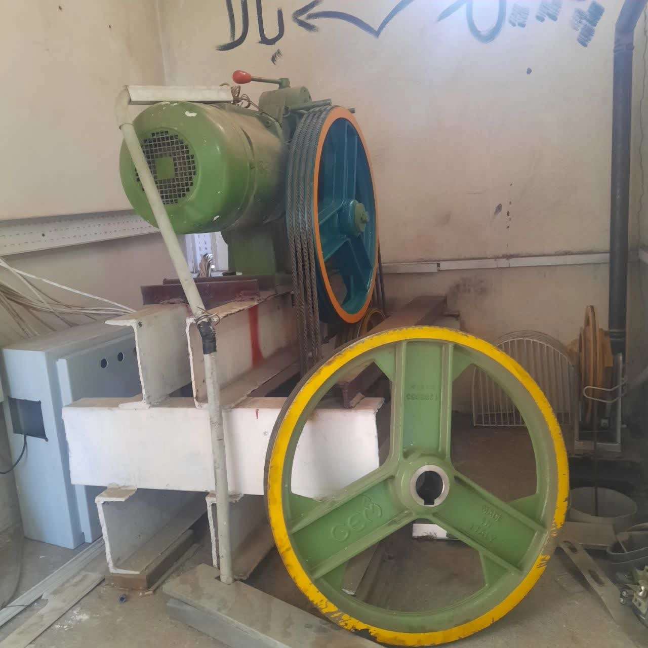 تعویض فلکه اصلی موتور گیربکس آسانسور