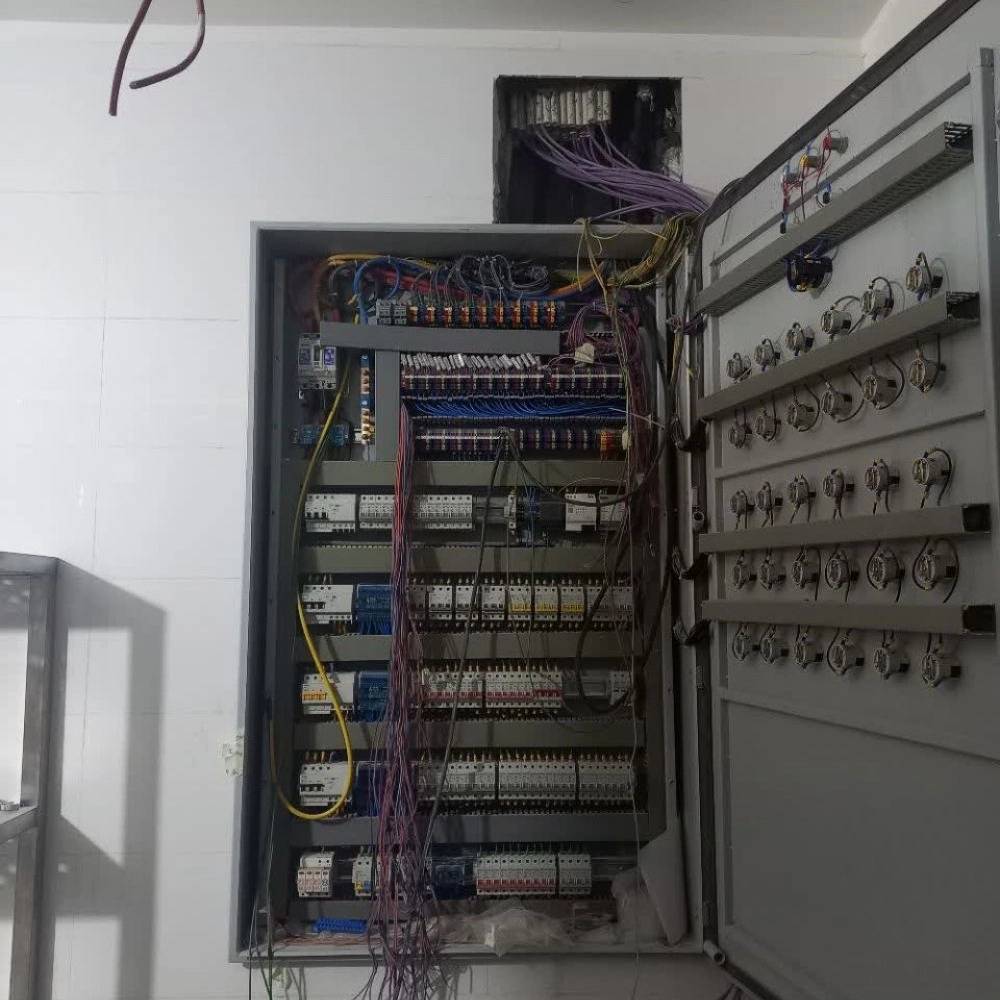 مونتاژ تابلو برق صنعتی مونتاژ تابلو برق صنعتی