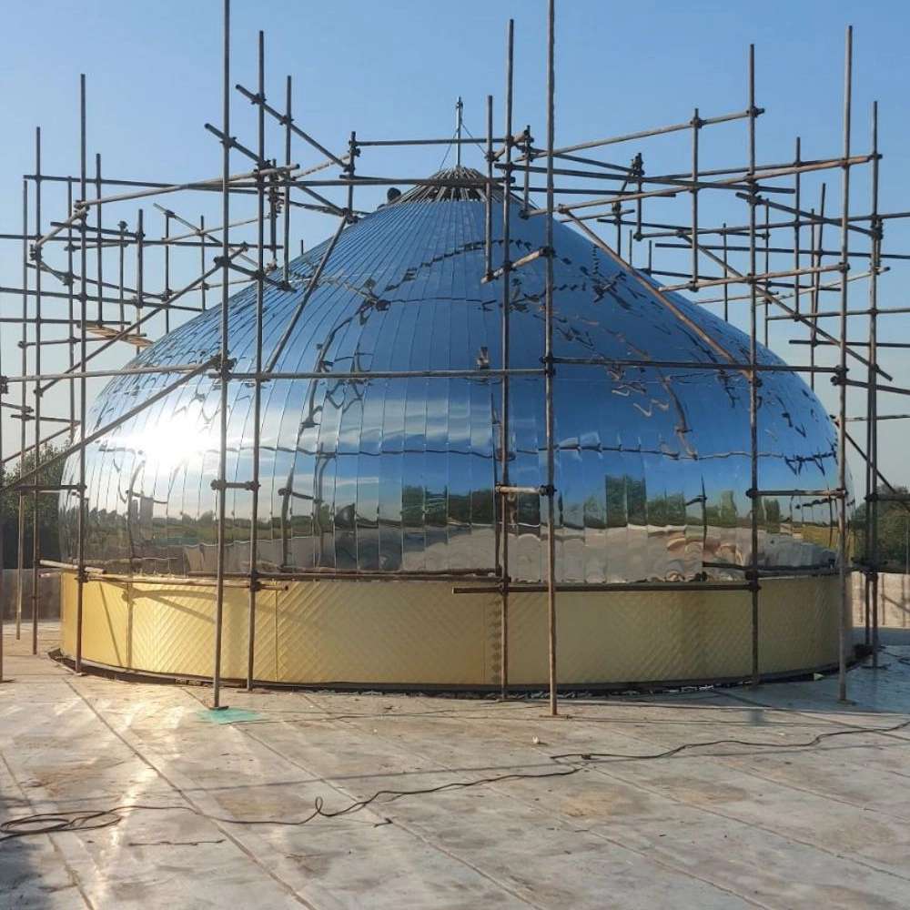 ساخت گنبد با ورق استیل نقره ای و آلومینیوم طلایی در کوچصفهان روستای کدوسرا