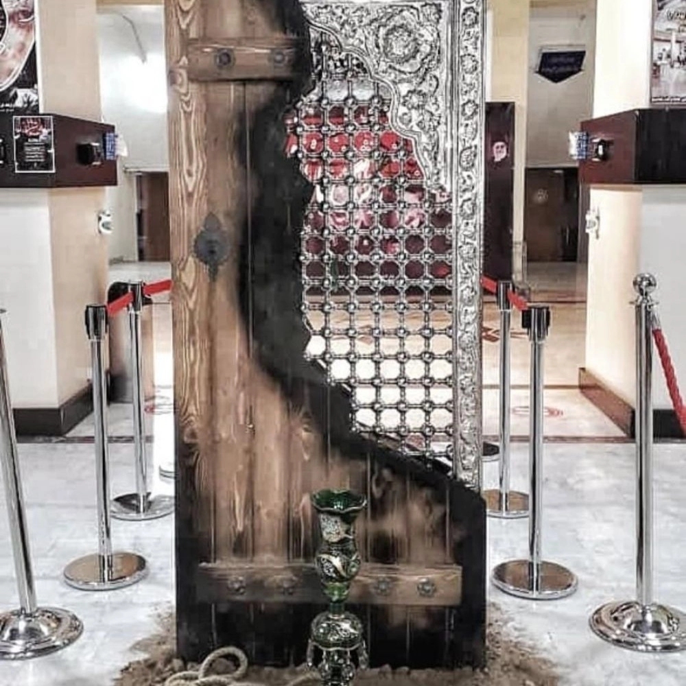 تمثال درب نیم سوخته تمثال درب نیم سوخته