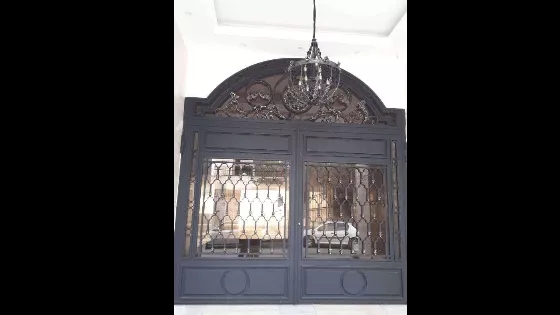 درب فرفورژه با گلهای دست ساز