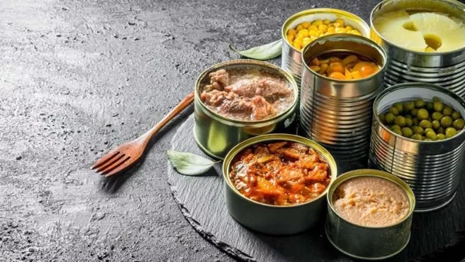 چند نکتهی مهم دربارهی غذاهای کنسروی و نحوهی مصرف آنها