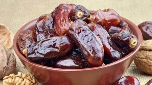 گام های مختلف در خط تولید خرما