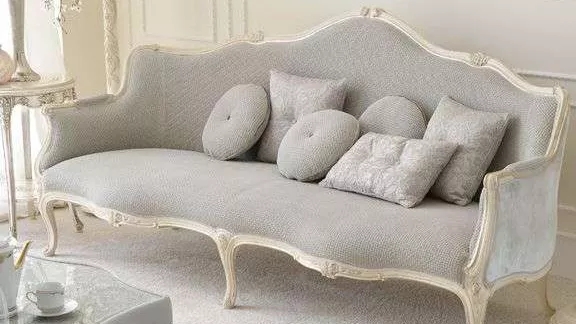 چیدمان مبل کلاسیک در منزل