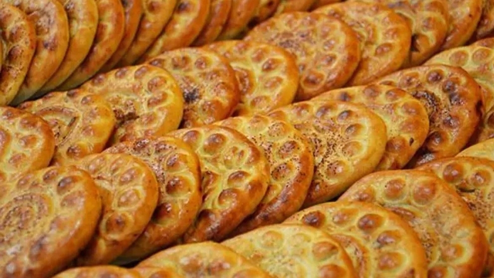 کلوچه سنتی فومن سوغات شمال در کلوچه پزی هیوا