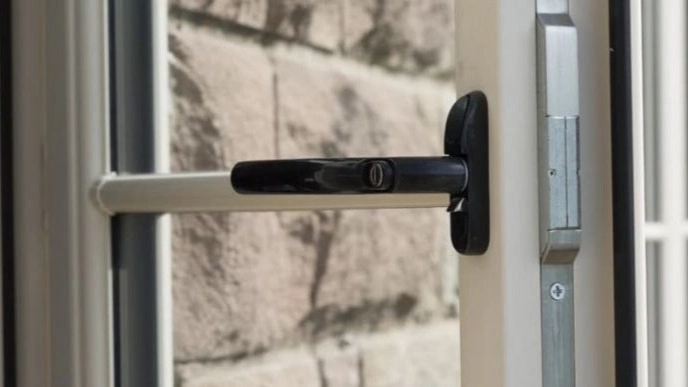 آشنایی با یراق آلات پنجره تک حالته UPVC