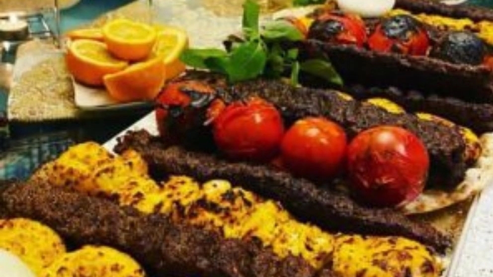 باغ رستوران گاندو ، انواع غذاهای ایرانی و فرنگی در سیستان و بلوچستان