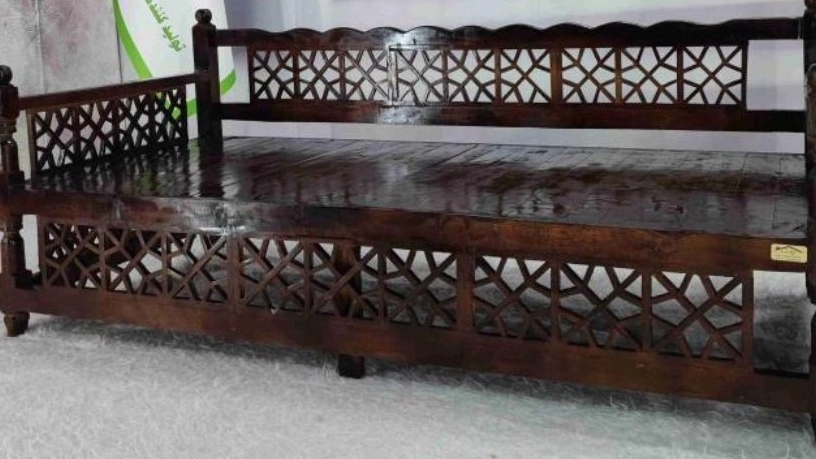 مراقبت از تخت سنتی چوبی