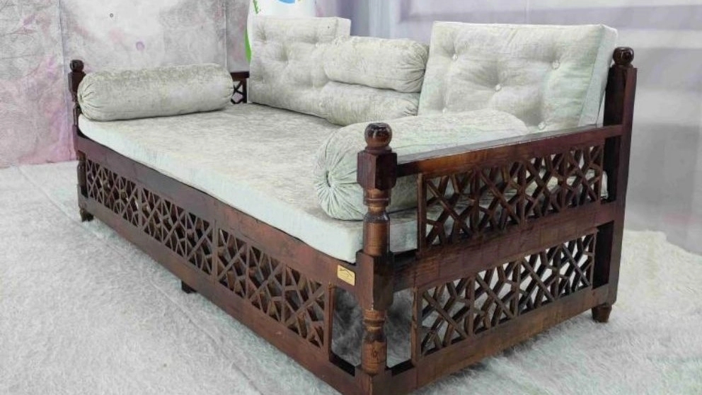 مراقبت از تخت سنتی چوبی