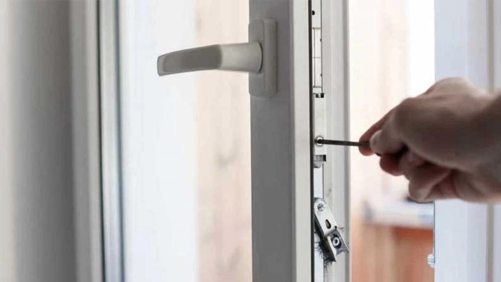 رگلاژ و تعمیرات تخصصی پنجره دوجداره upvc در رشت09114229227