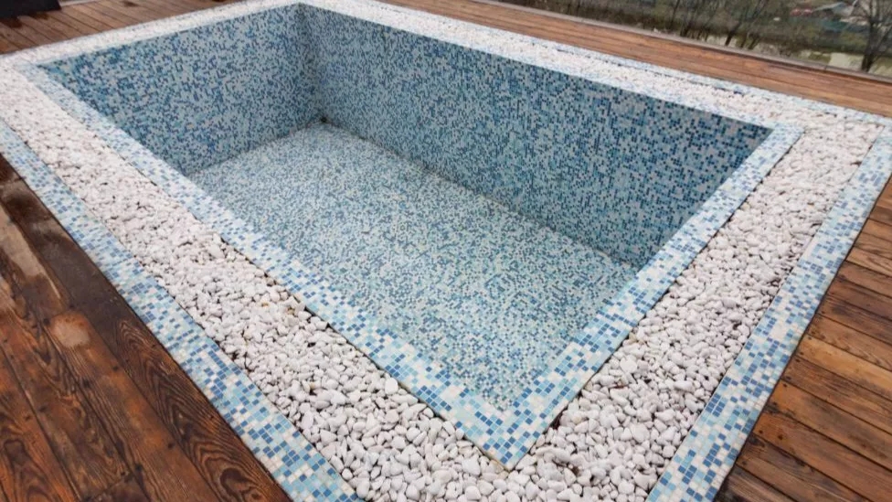 ویژگی ها و مزایای سرامیک استخر