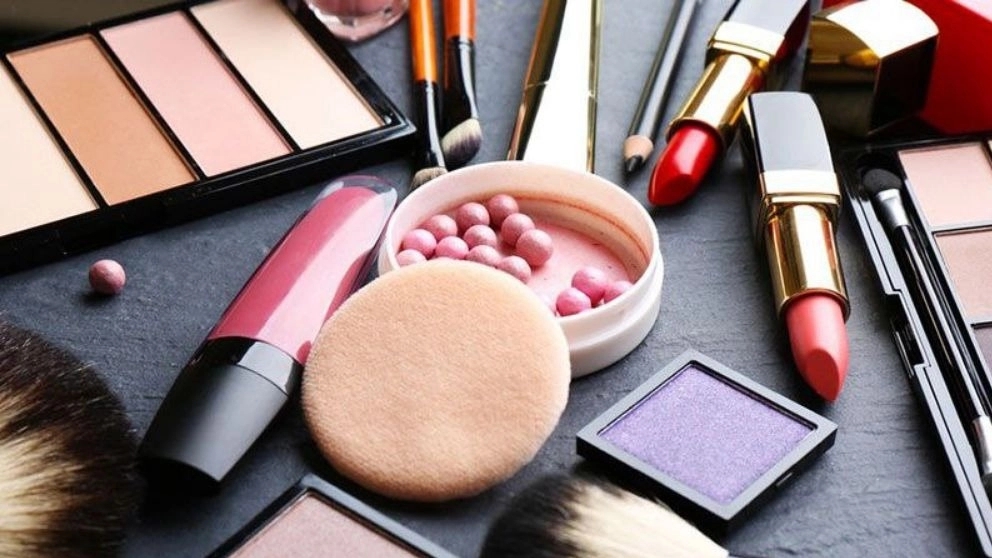 واردات لوازم آرایشی از دبی به ایران