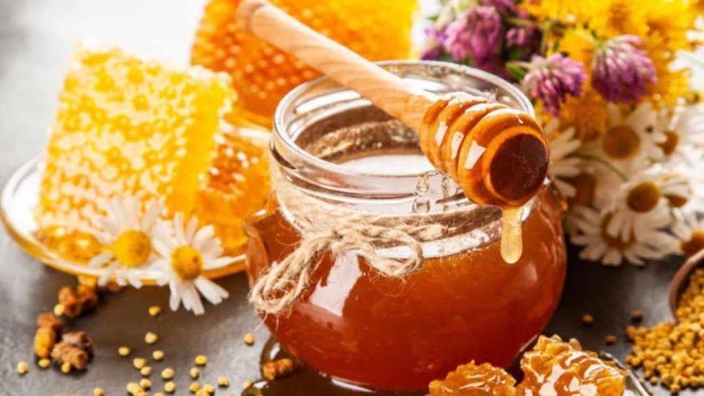 خواص عسل موم دار