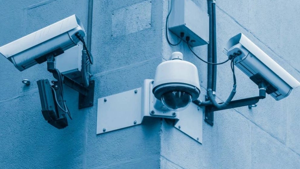 خرید دوربین واجب تر است یا دزدگیر اماکن؟