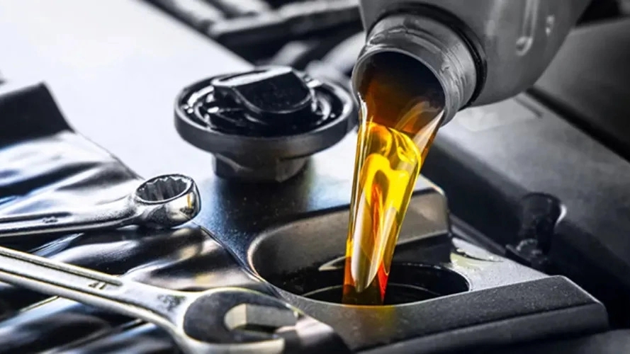 تعویض روغن ماشین سبک و سنگین در مشهد