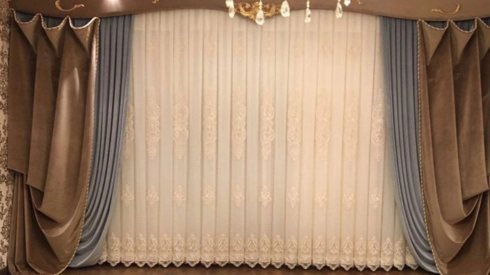 پرده سرای دنیز، پرده فروشی در رشت