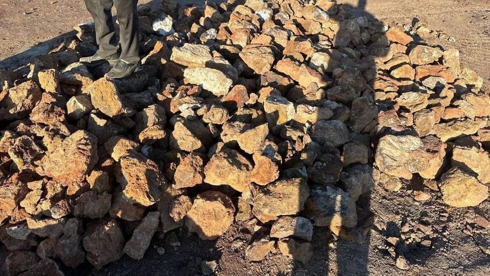 شناخت و کاربرد کلوخ، سنگ و خاک روی