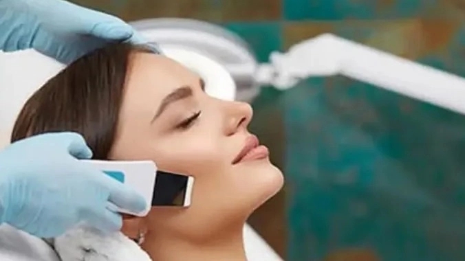 آموزشگاه مراقبت پوست زهره جوادی، آموزش فیشیال کربوکسی تراپی در سعادت آباد