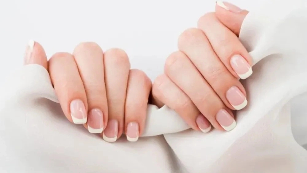 کاشت و ترمیم ناخن و مژه در لولمان