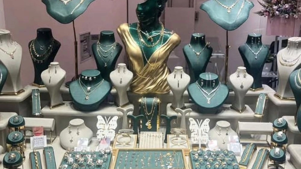 طراحی و اجرا ویترین طلا و جواهر شیک در تهران