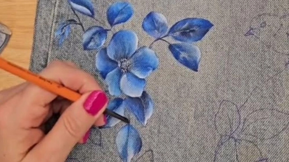 کارگاه آموزش نقاشی روی پارچه فاطمه جنابی در لاهیجان