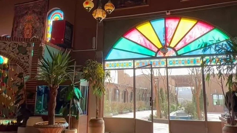 رستوران سنتی عمارت شاه عباسی در زنجان