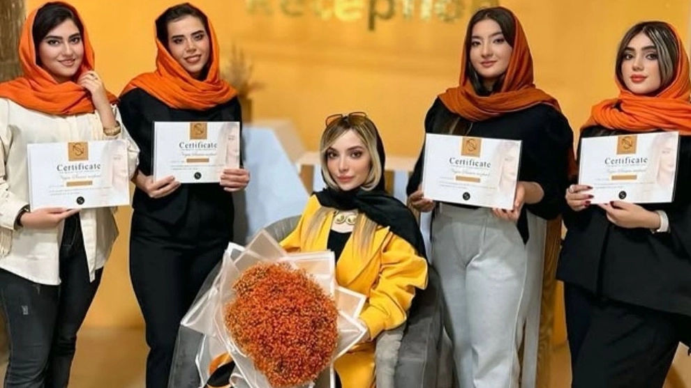 آموزش دوره تخصصی میکاپ با نگین ساسانی