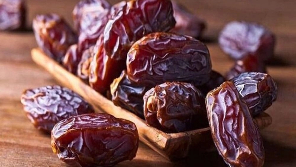 فروش حلوا و خرما در تشریفات ملین