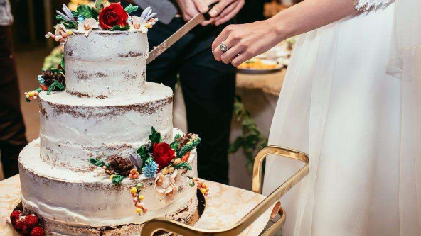 کیک عروسی چه ویژگی هایی دارد ؟