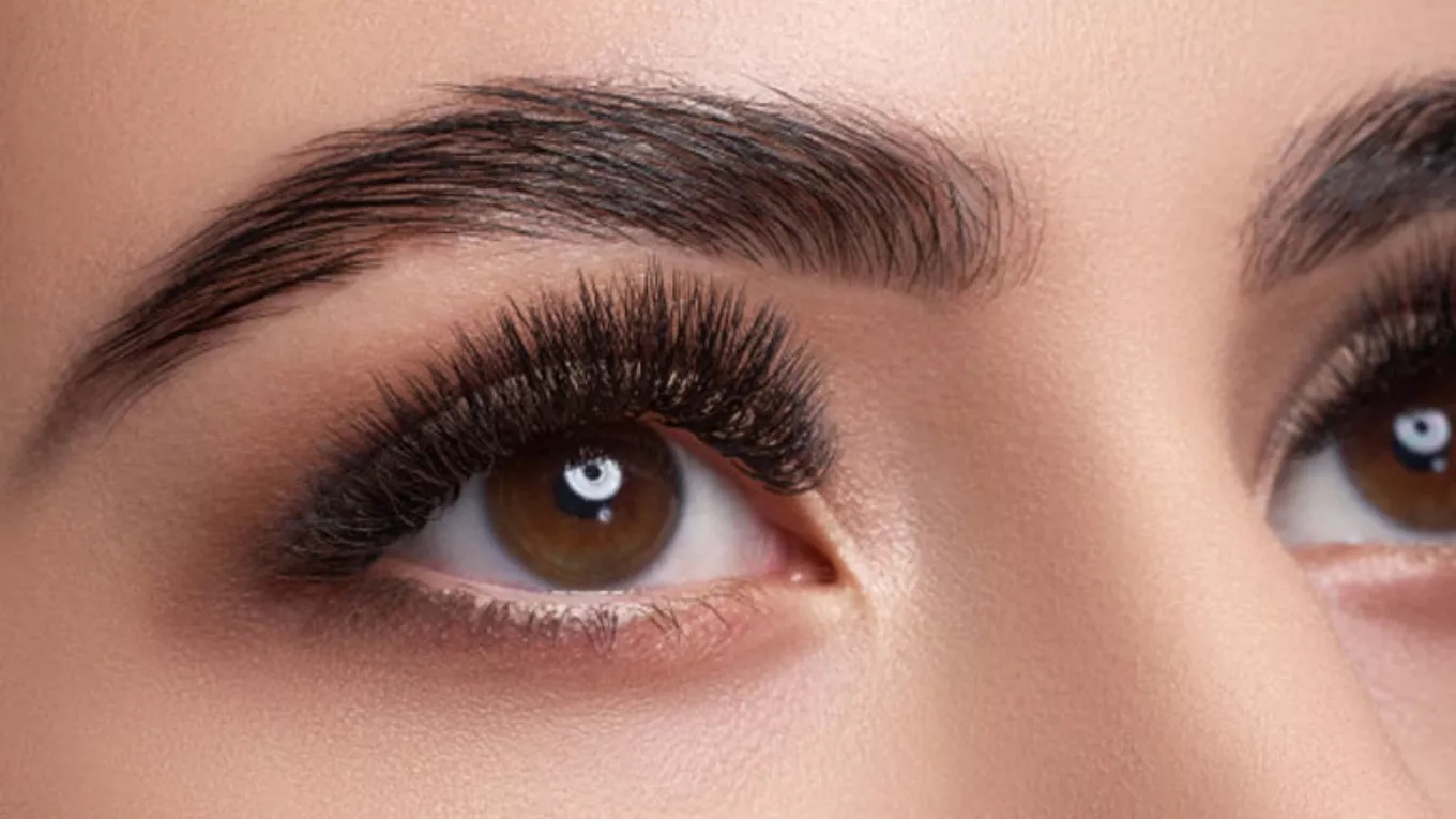 نکاتی برای تقویت و پرپشت شدن مژه با روش های خانگی