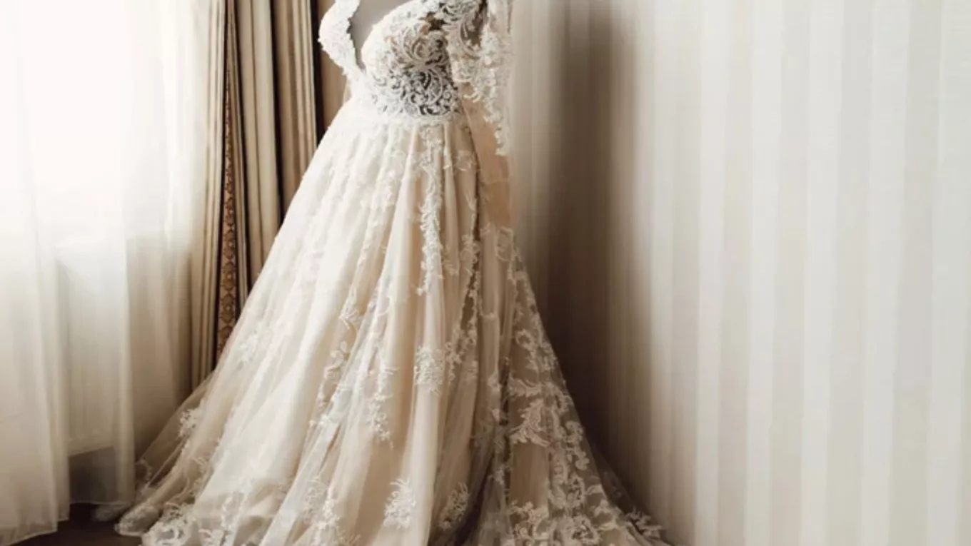 انواع پارچه های پر کاربرد در لباس عروس