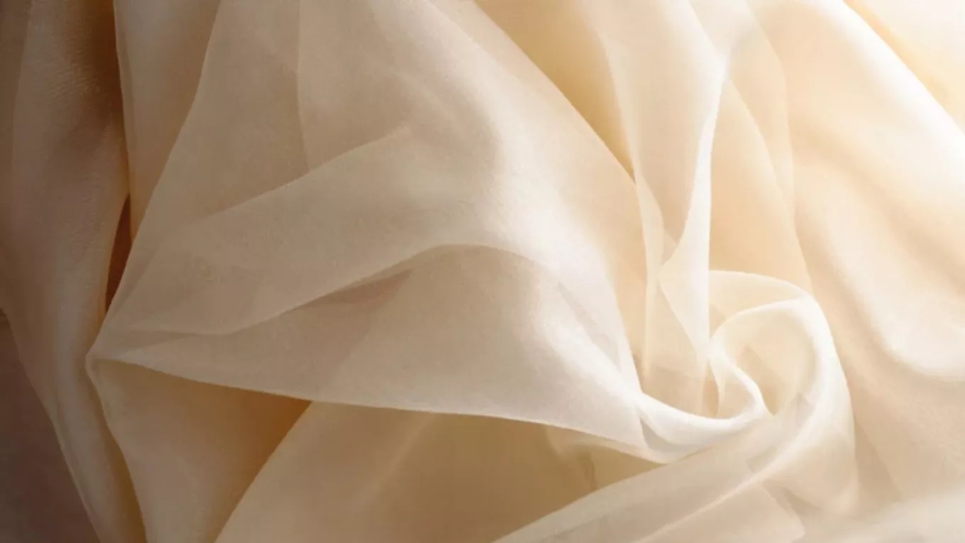 انواع پارچه های پر کاربرد در لباس عروس