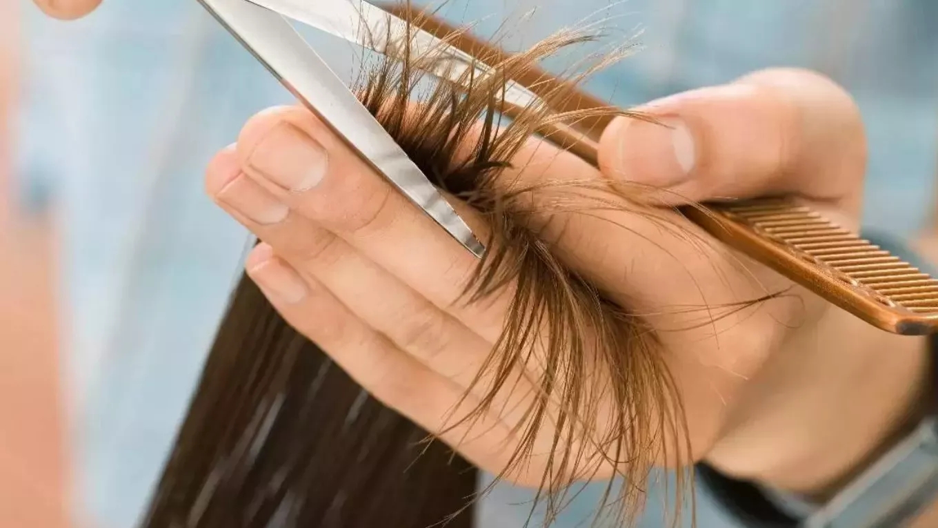 نشانههایی که به شما میگویند باید موهایتان را کوتاه کنید