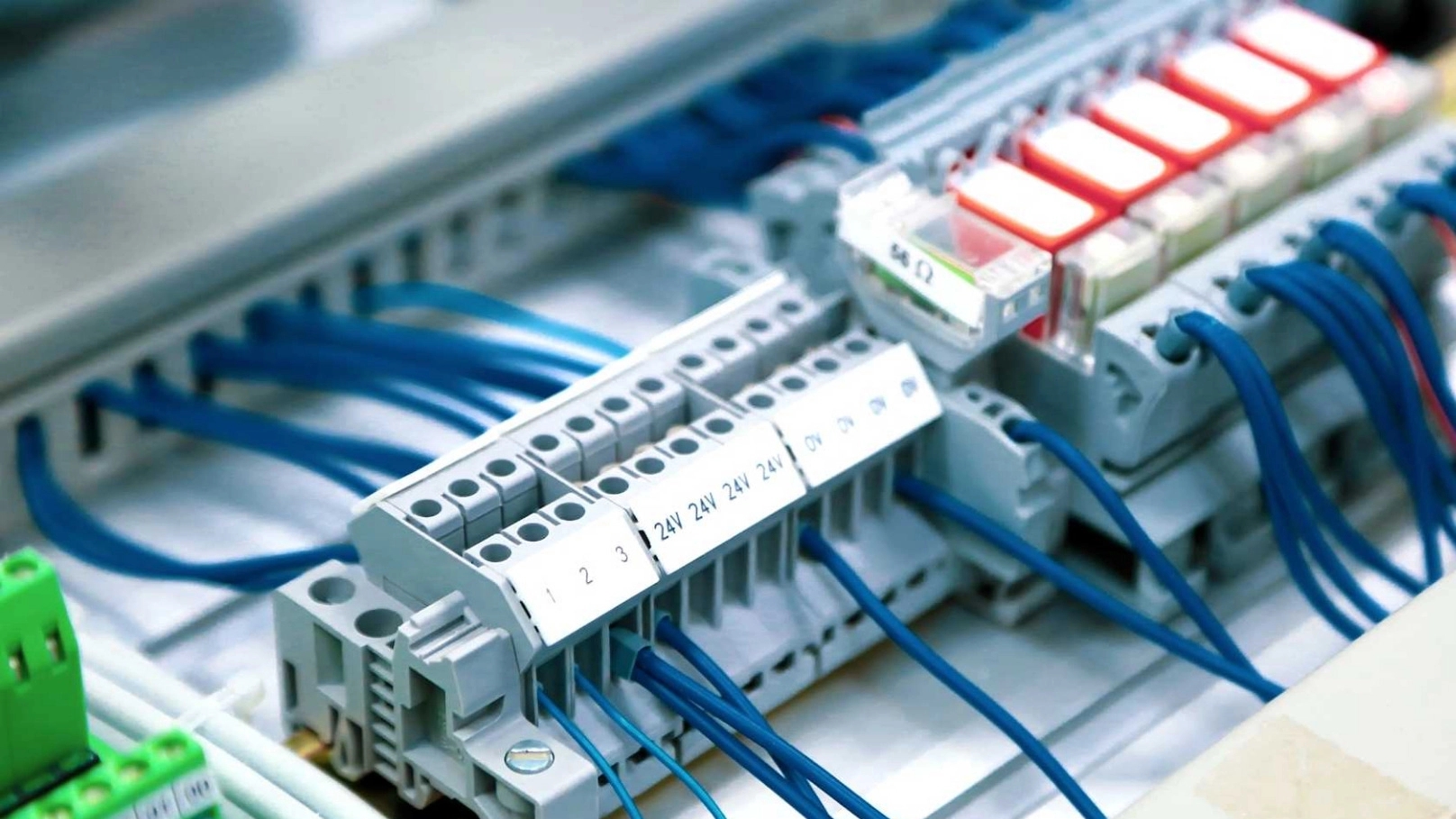 PLC چیست و چه کاربردهایی دارد؟