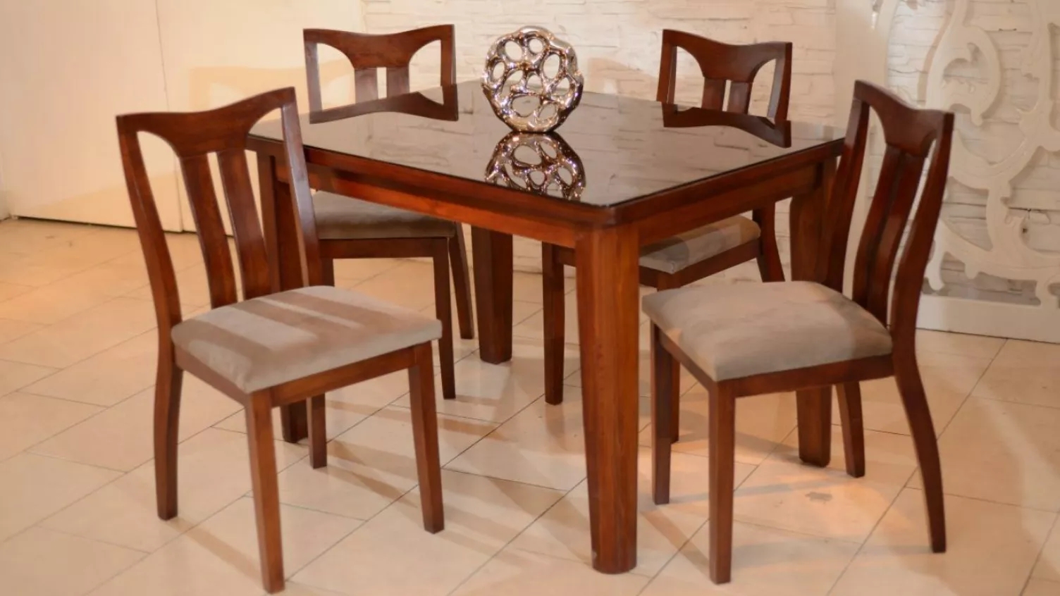 چرا چوب راش برای مبل های چوبی بهترین گزینه است؟