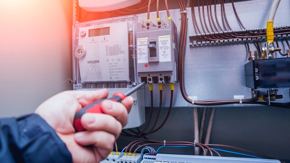 تفاوت تابلو برق خانگی و صنعتی