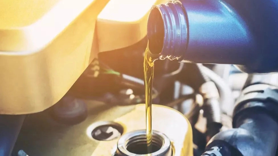 زمان تعویض فیلتر روغن خودرو را چگونه تشخیص دهیم؟