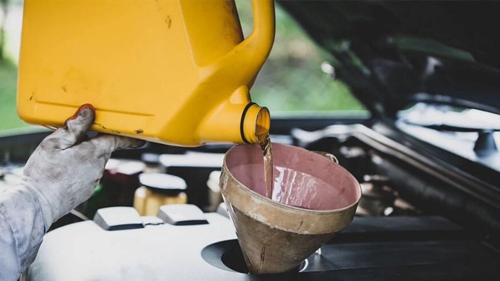 زمان تعویض فیلتر روغن خودرو را چگونه تشخیص دهیم؟