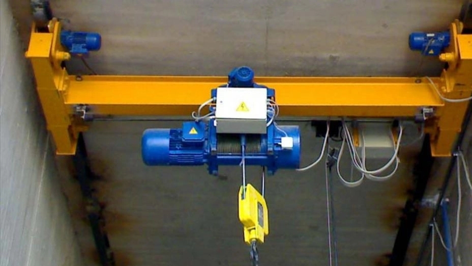 از جرثقیل های سقفی در کدام صنایع استفاده می شود ؟