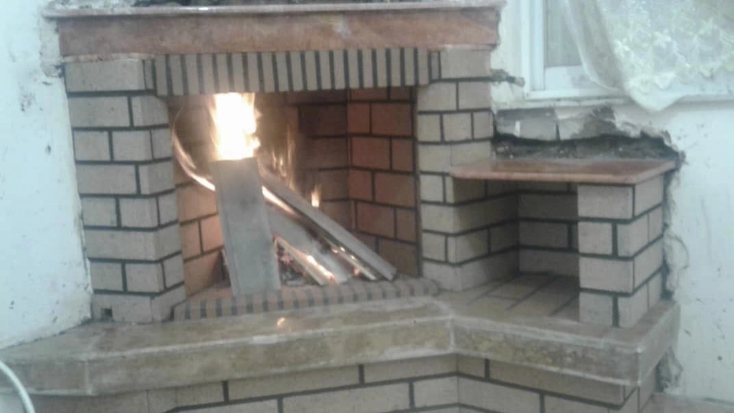 شومینه مدرن، ساخت و نصب شومینه و باربیکیو آجرنما تزئینات ساختمان در لاهیجان