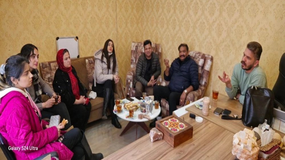 جلسه با تاجران هندی جهت فروش نمک صورتی