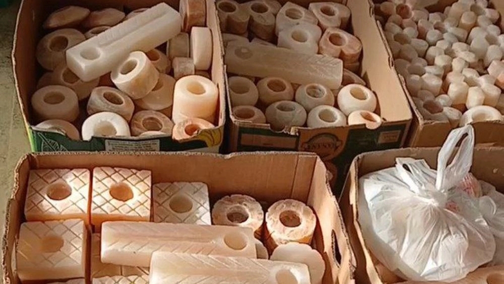 ارسال ۴۰۰ قطعه صنایع دستی نمکی به مقصد کرج