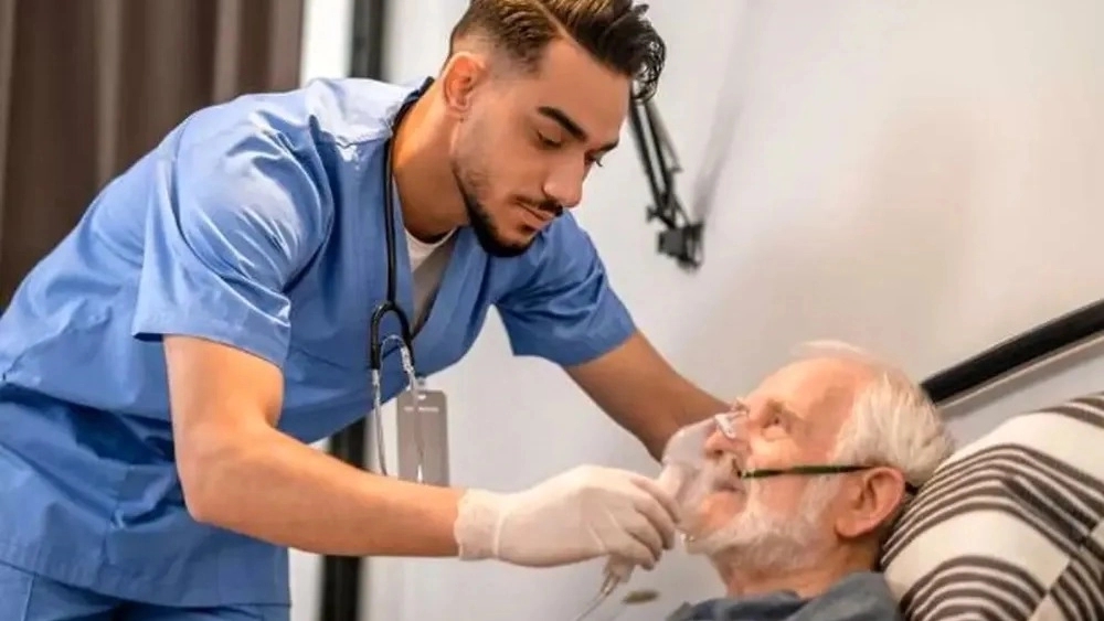 خدمات پرستاری در منزل بندر انزلی توسط ماما محدثه شمشادی