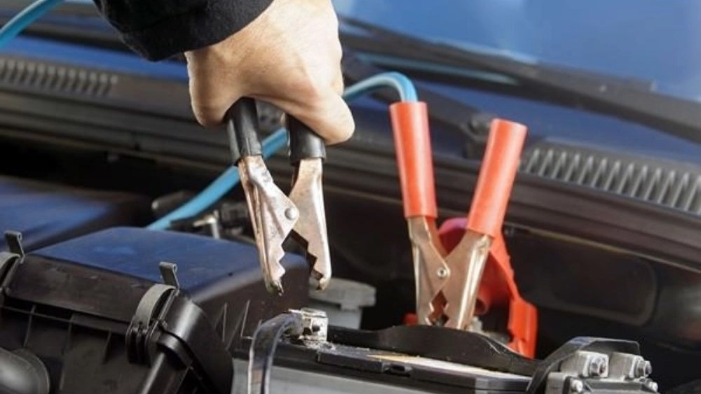 امداد باتری به باتری و پنچرگیری سیار در آزادراه تهران