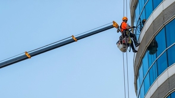 بهترین شرکت اجرا نما با طناب در شمال تهران